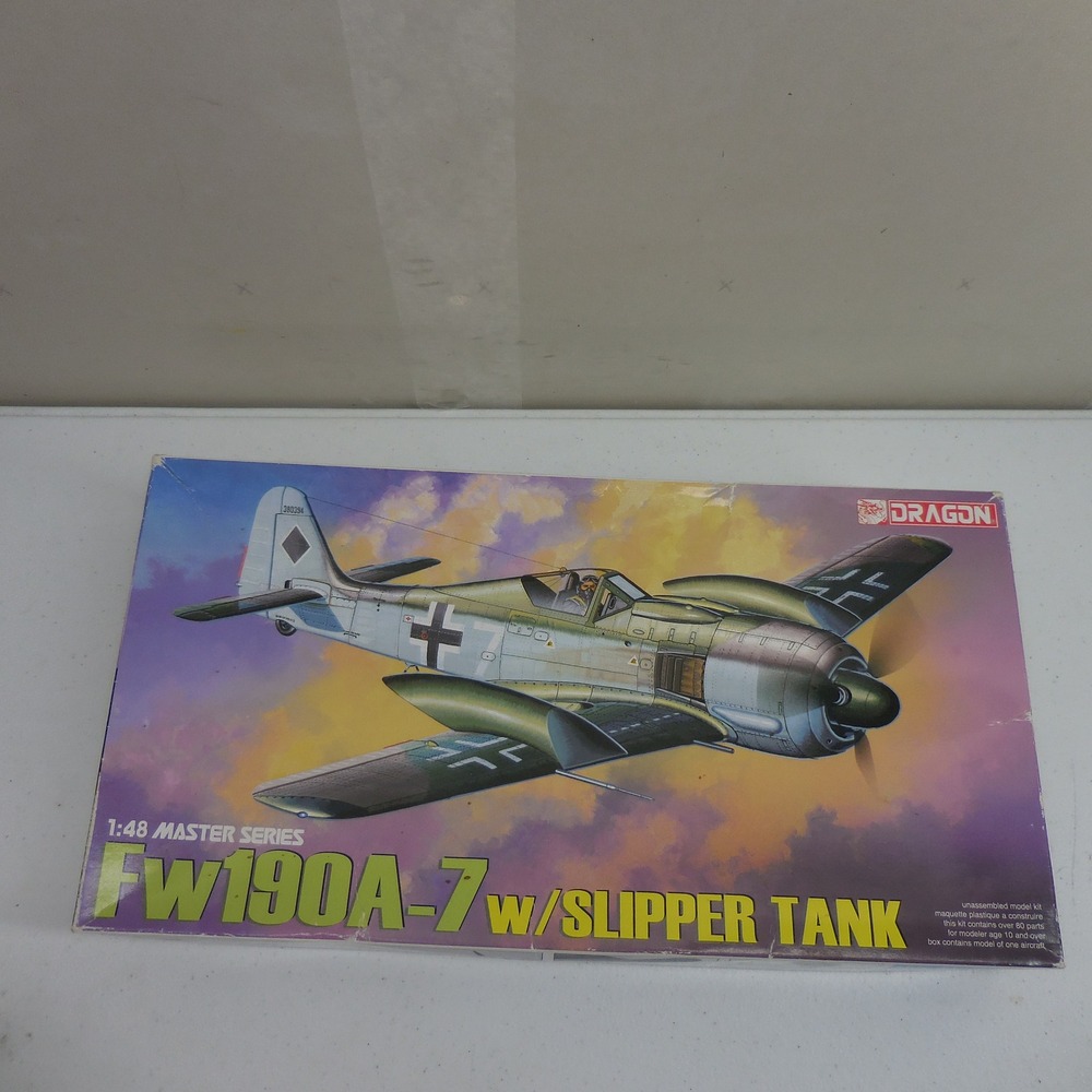 Dragon 1:48 Master Series Fw190A-7 w/ Slipper Tank Model Kit 5545 WWII Aircraft